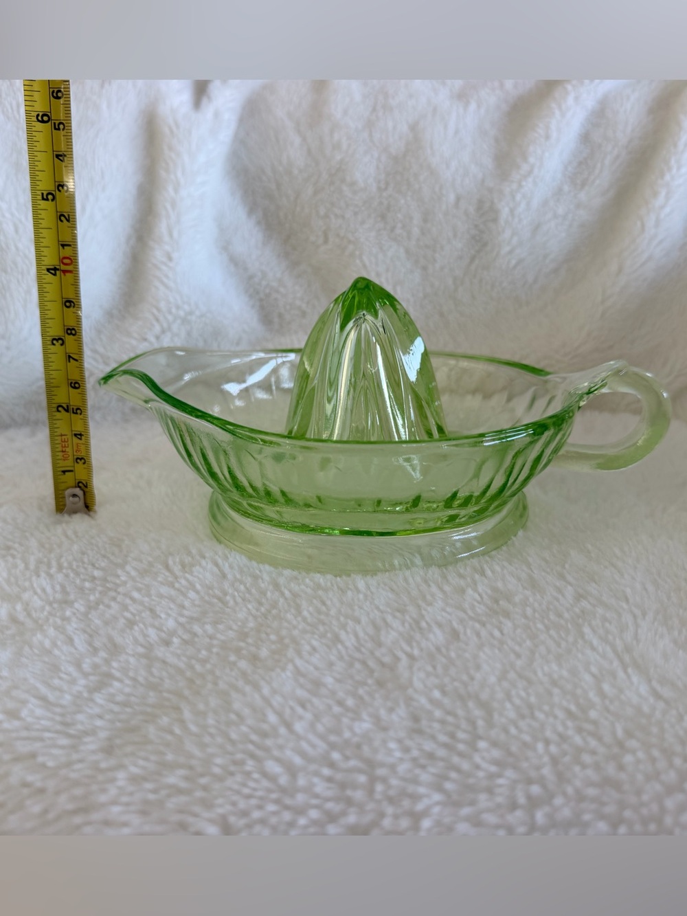 Vintage Green Uranium Glass Citrus Reamer Juicer - Depression Glass - Picture 11 of 14